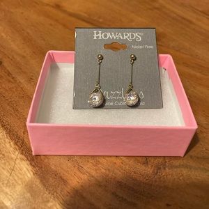 Howard’s Dazzler tear drop earrings. Never worn.